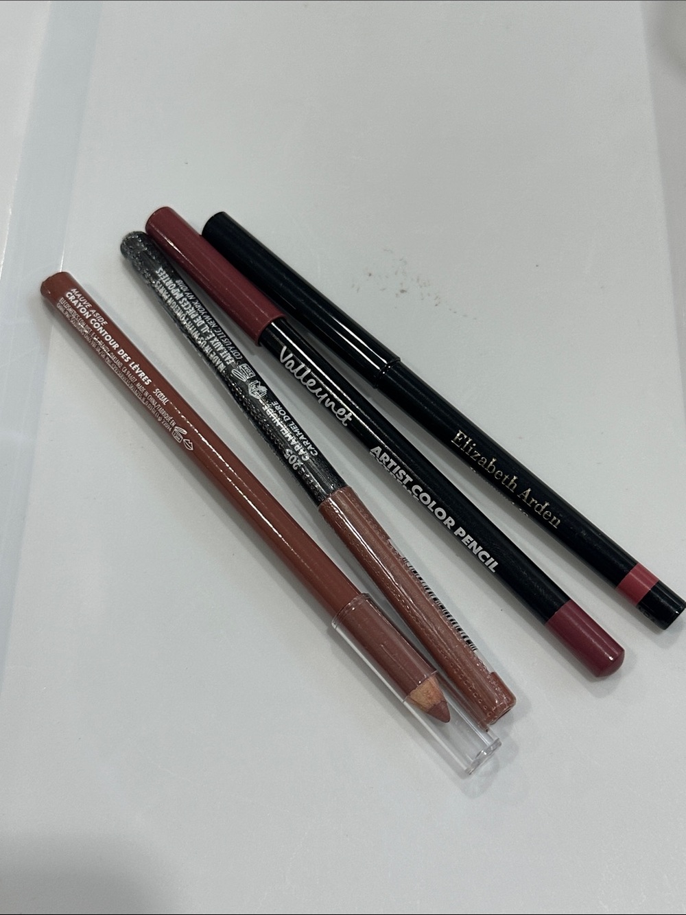 Nude lip liners all new! Set of 4 Elizabeth Arden, Covergirl, Valleynet, Elf